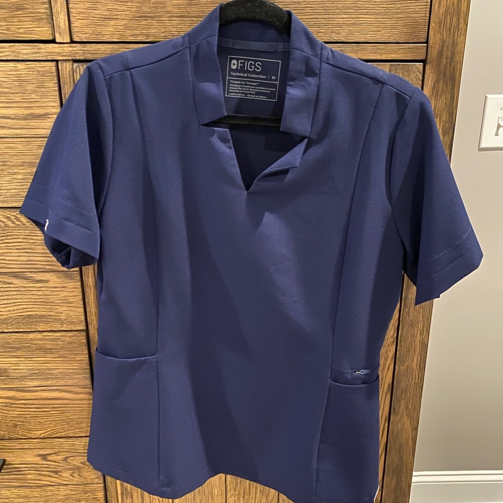 Like new women’s scrub top navy size M mandarin collar